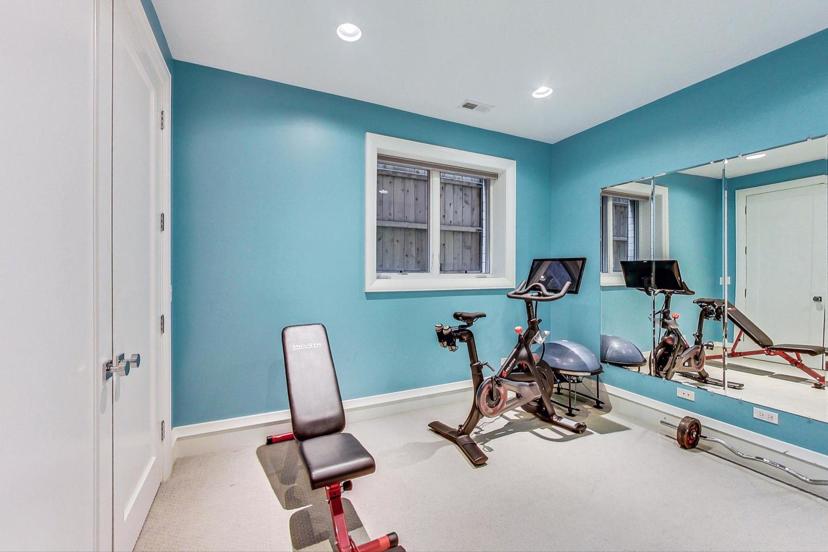 2433 N Marshfield Avenue