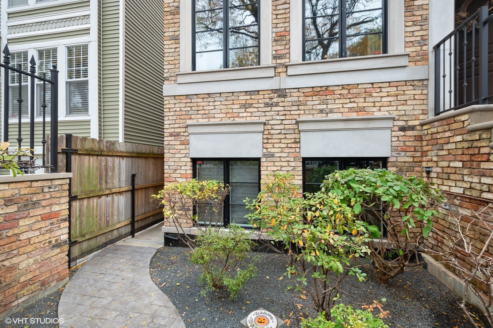 2433 N Marshfield Avenue