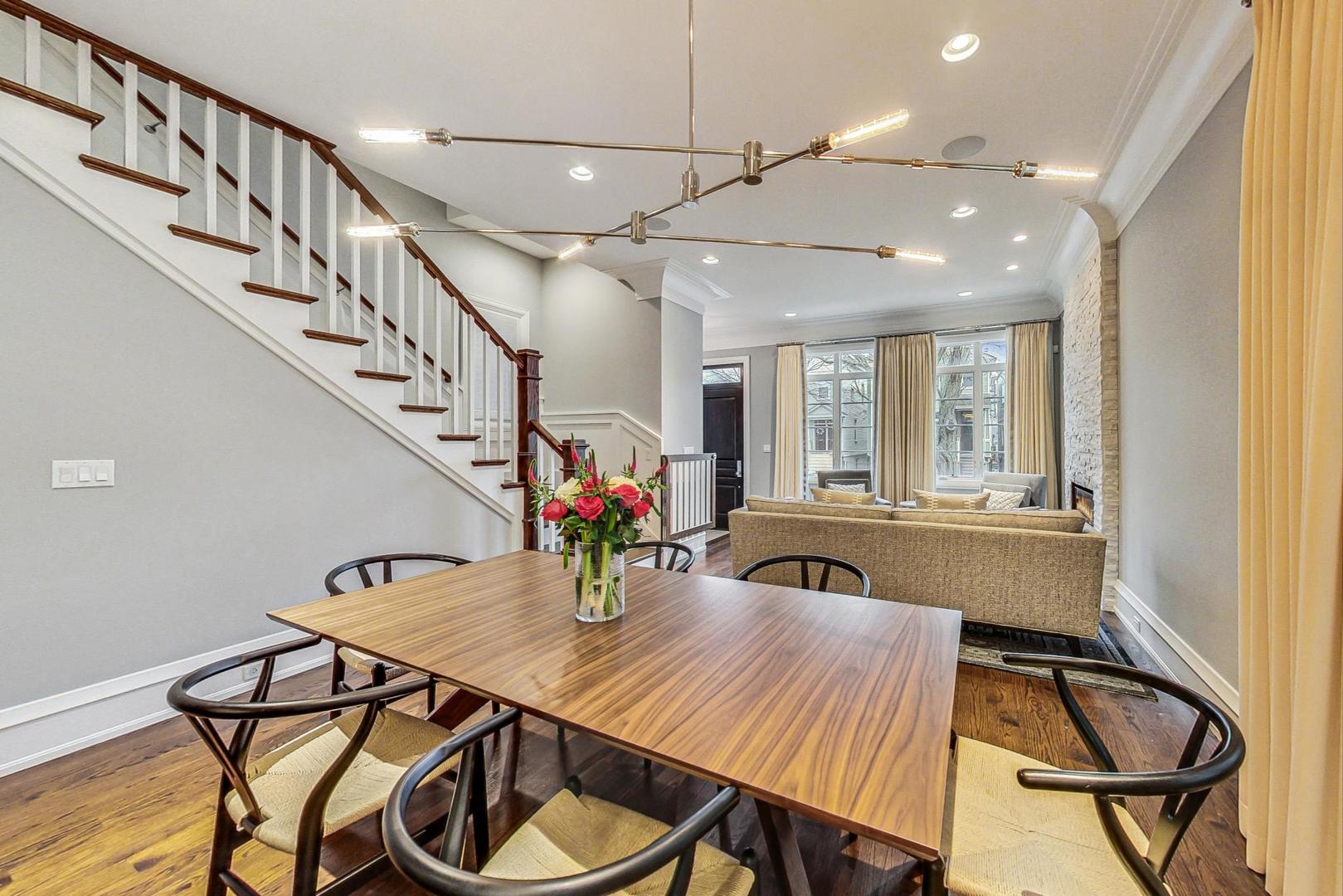 2433 N Marshfield Avenue