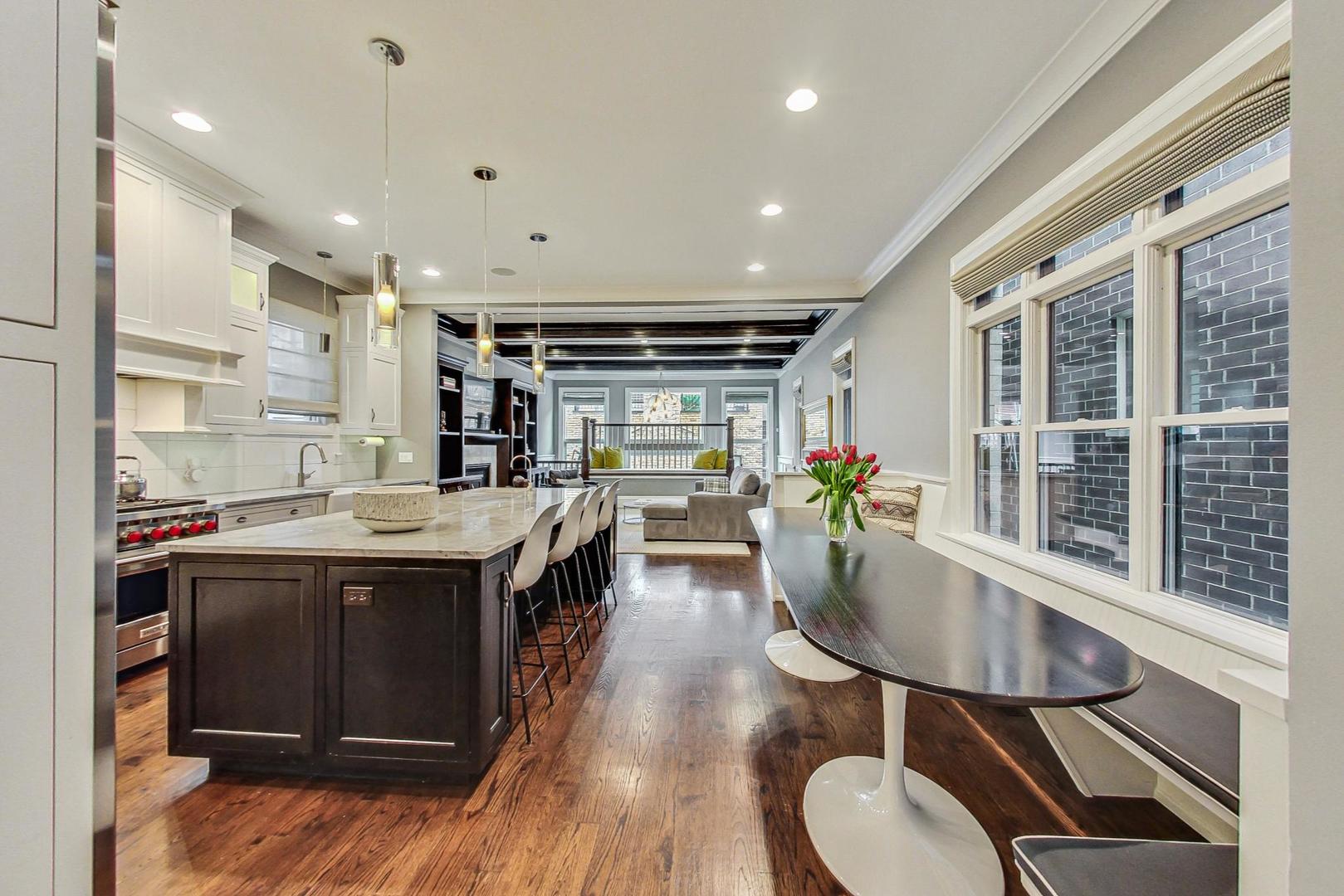 2433 N Marshfield Avenue