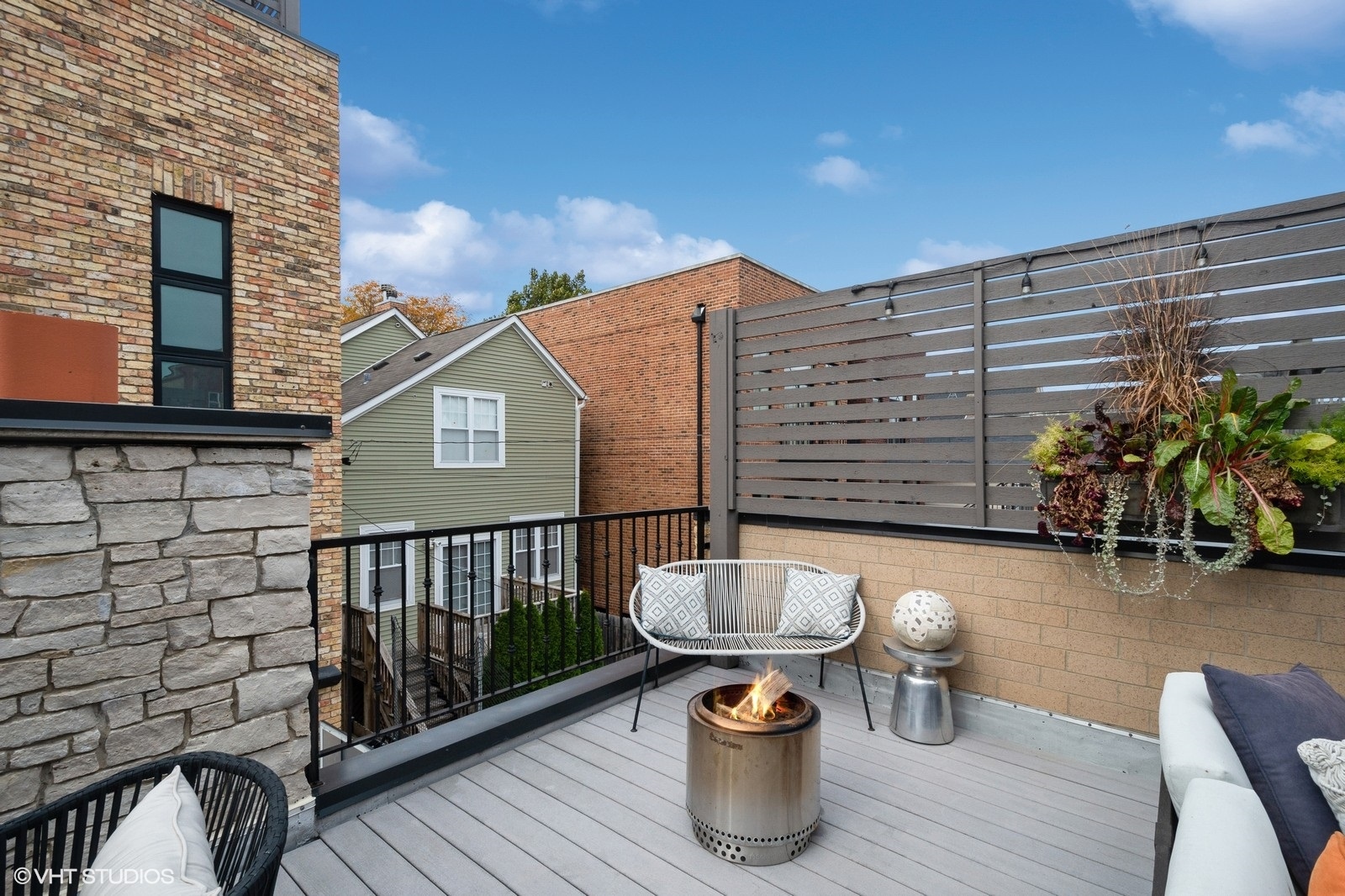 2433 N Marshfield Avenue