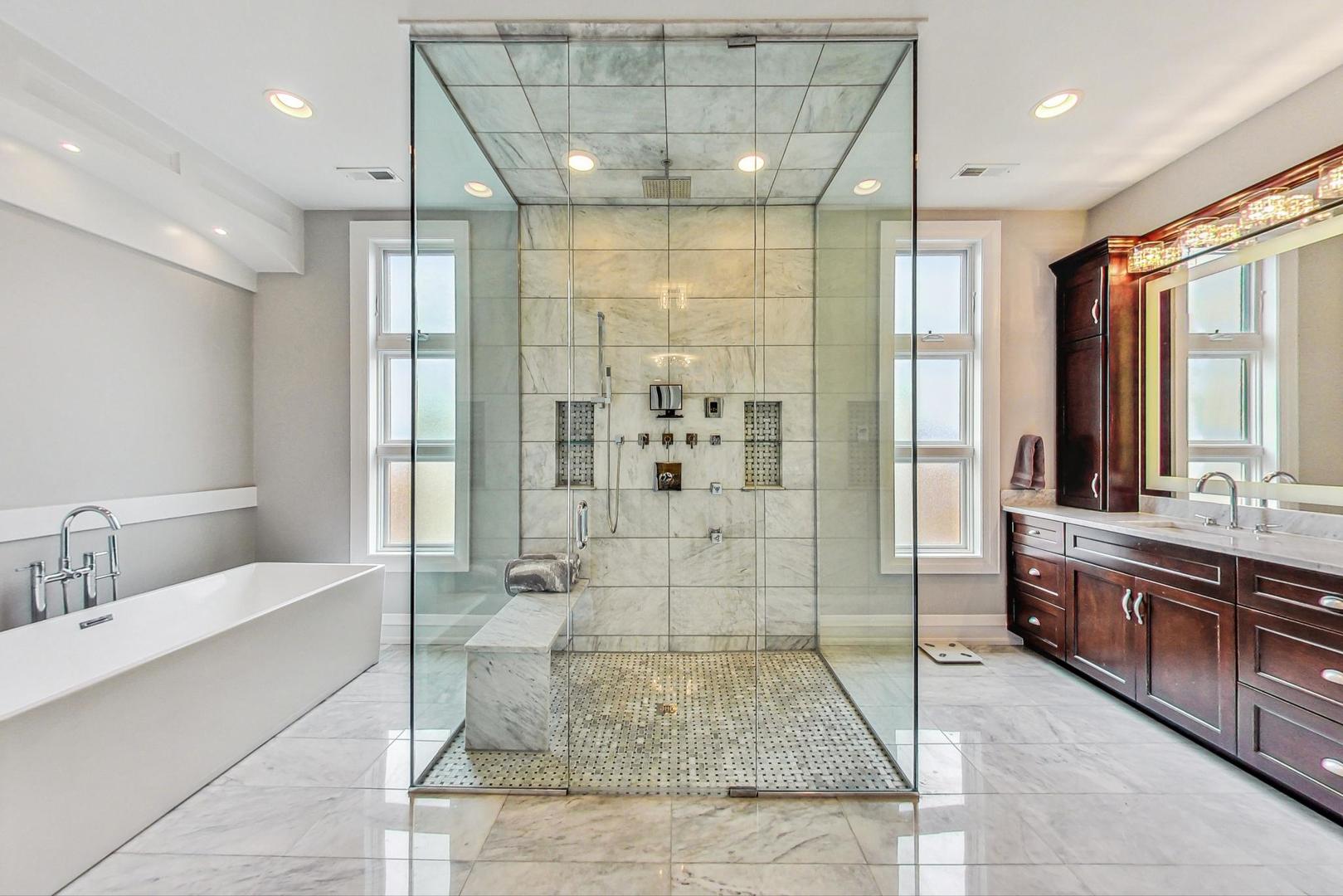 2433 N Marshfield Avenue