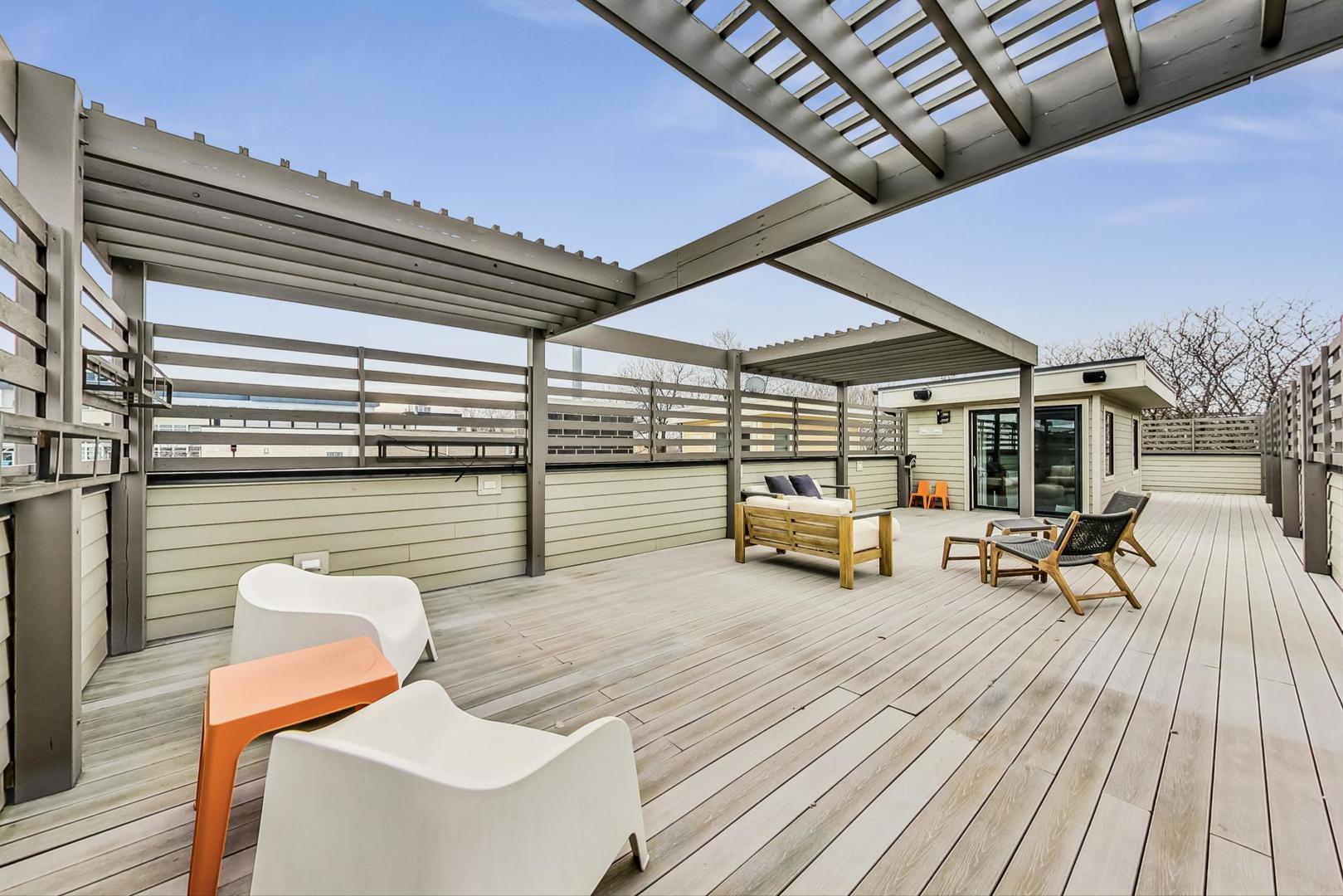 2433 N Marshfield Avenue