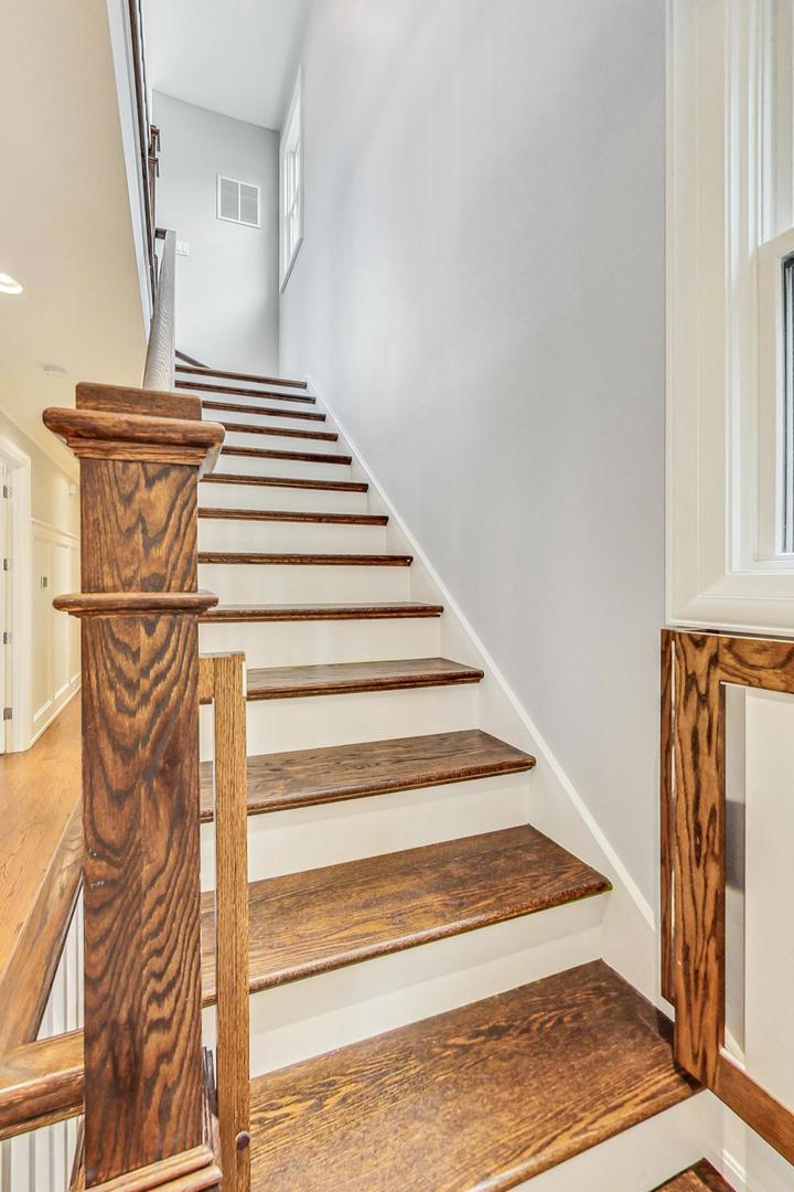 2433 N Marshfield Avenue