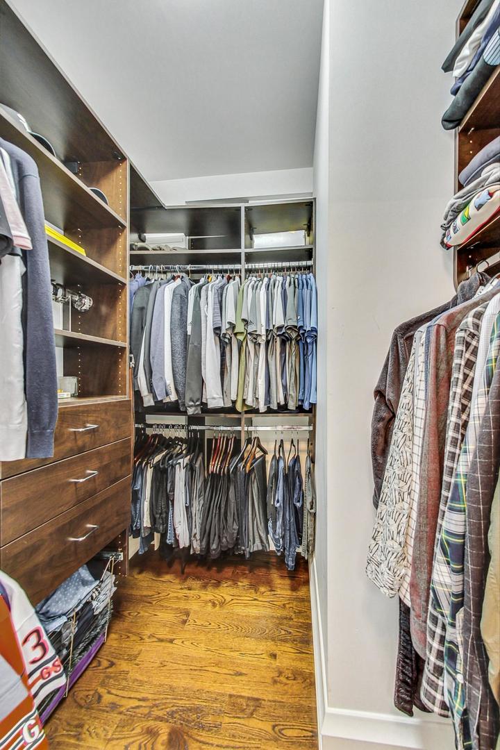 2433 N Marshfield Avenue