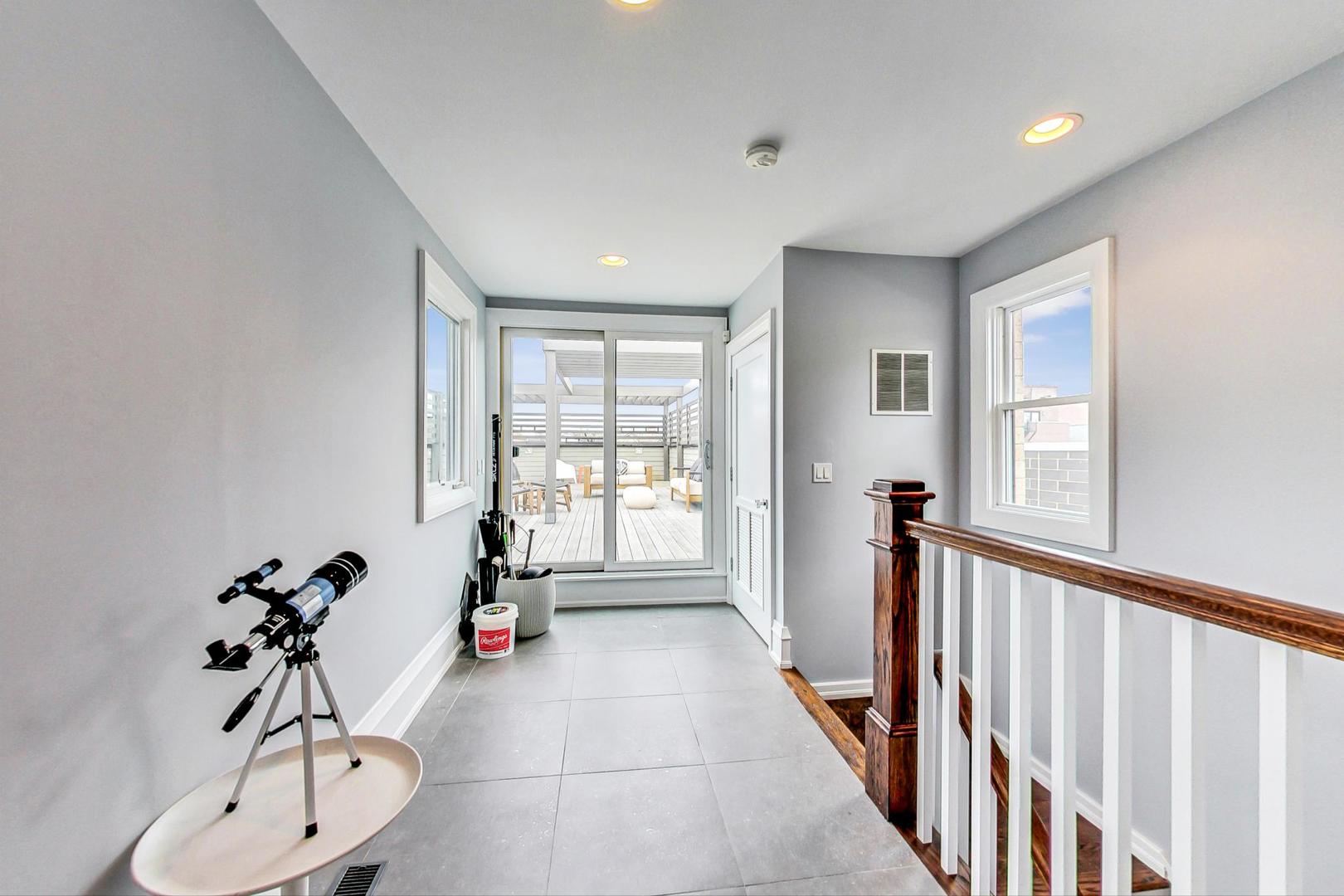 2433 N Marshfield Avenue