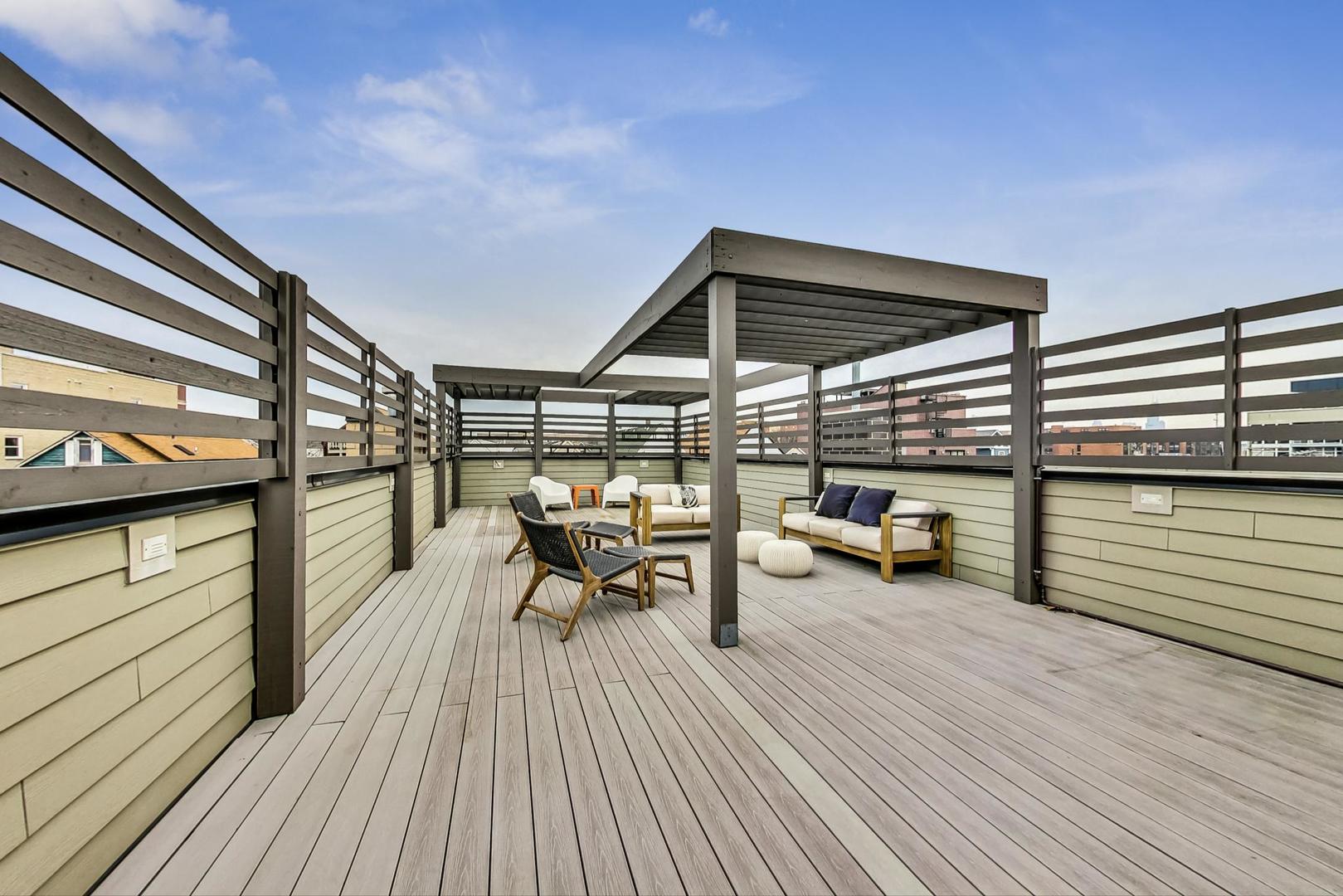 2433 N Marshfield Avenue