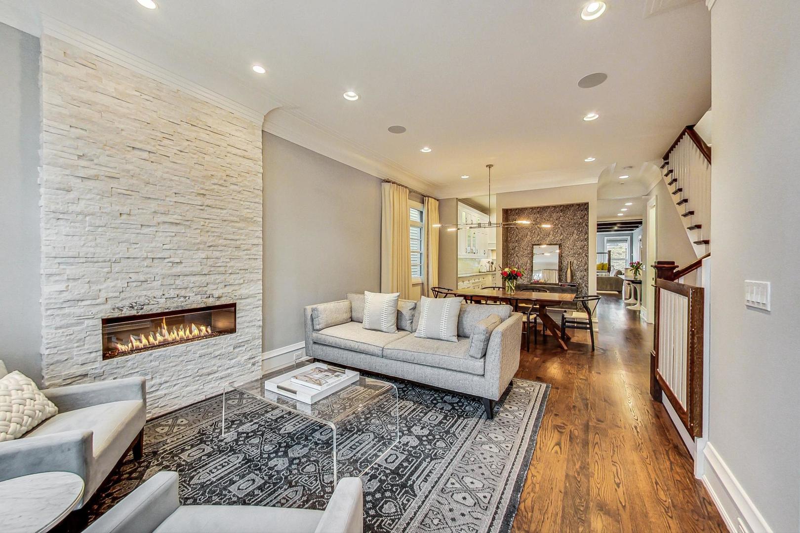 2433 N Marshfield Avenue