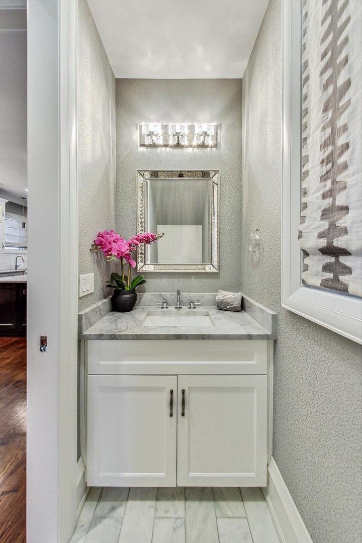 2433 N Marshfield Avenue