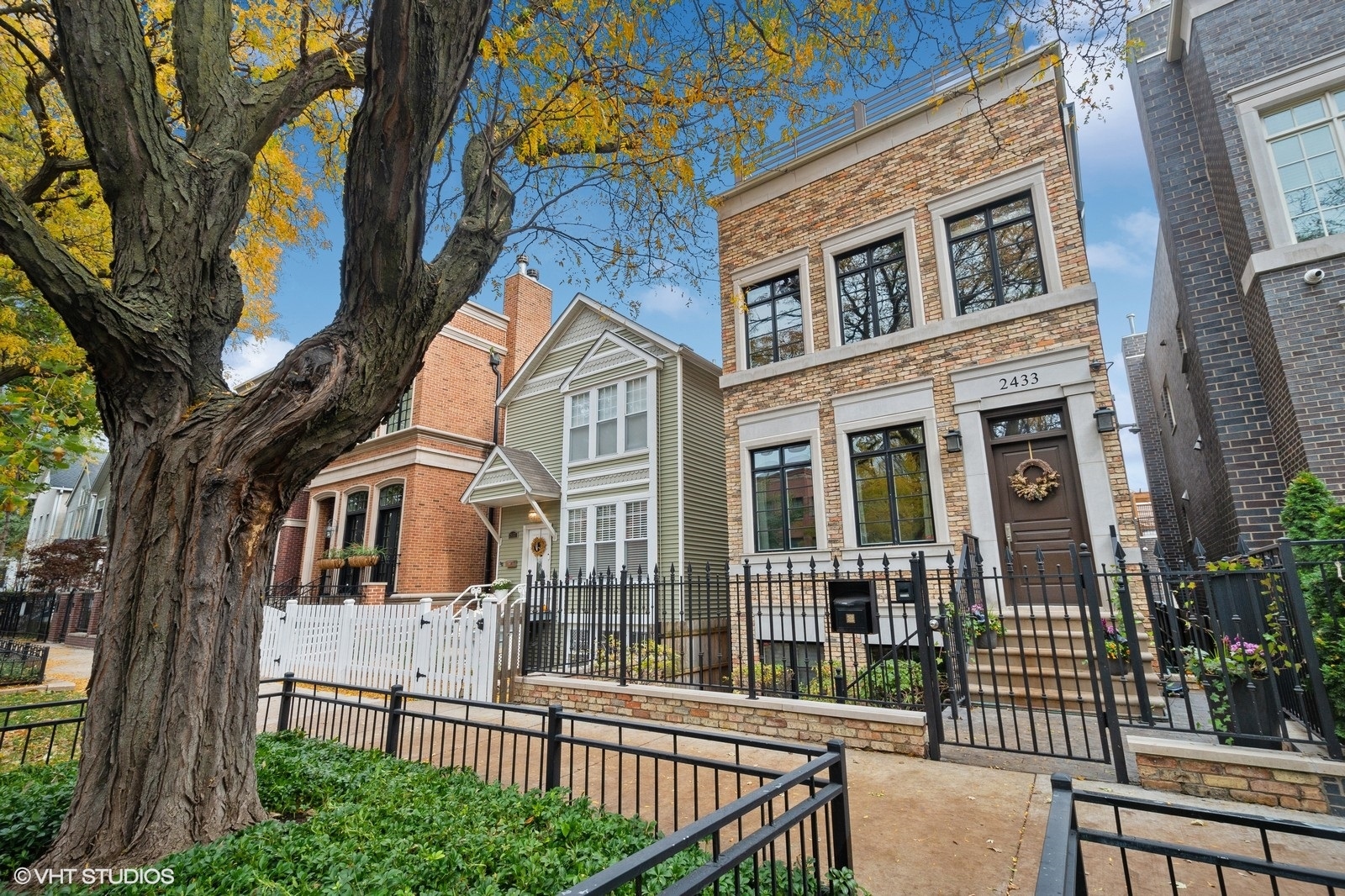 2433 N Marshfield Avenue