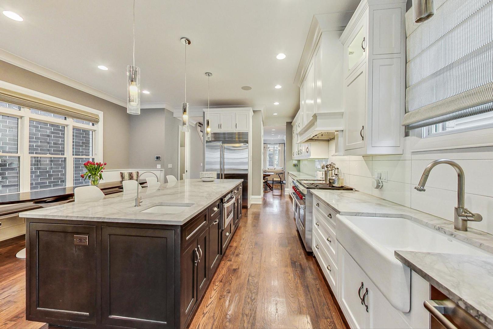 2433 N Marshfield Avenue