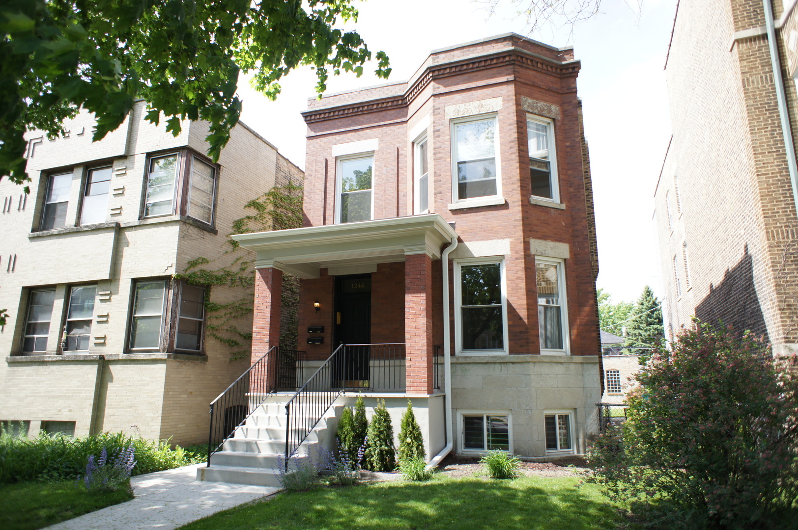 1246 W North Shore Avenue