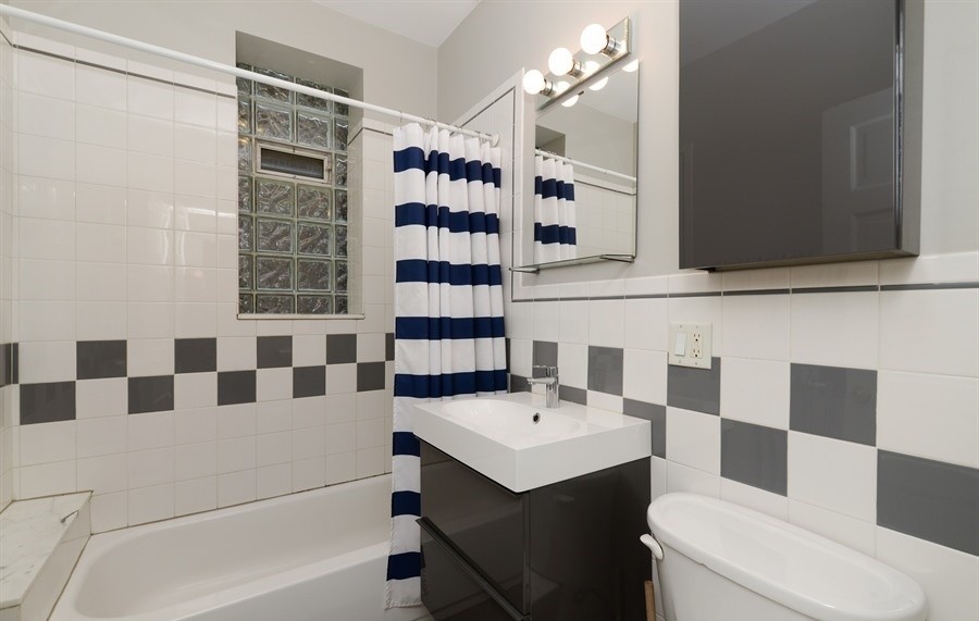 1246 W North Shore Avenue