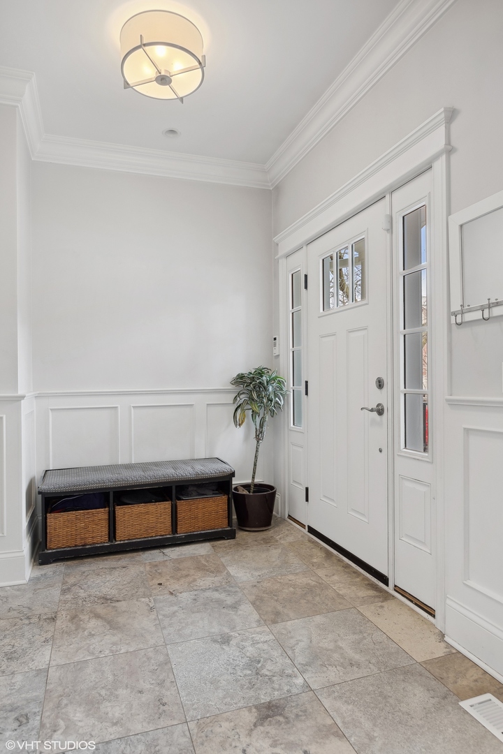 3828 N Paulina Street