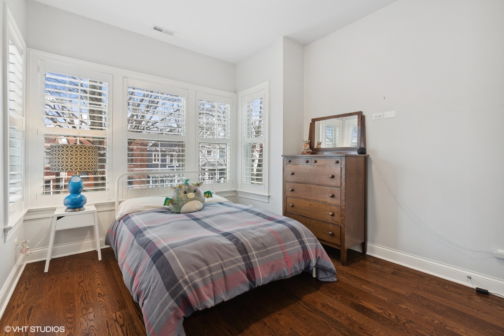 3828 N Paulina Street