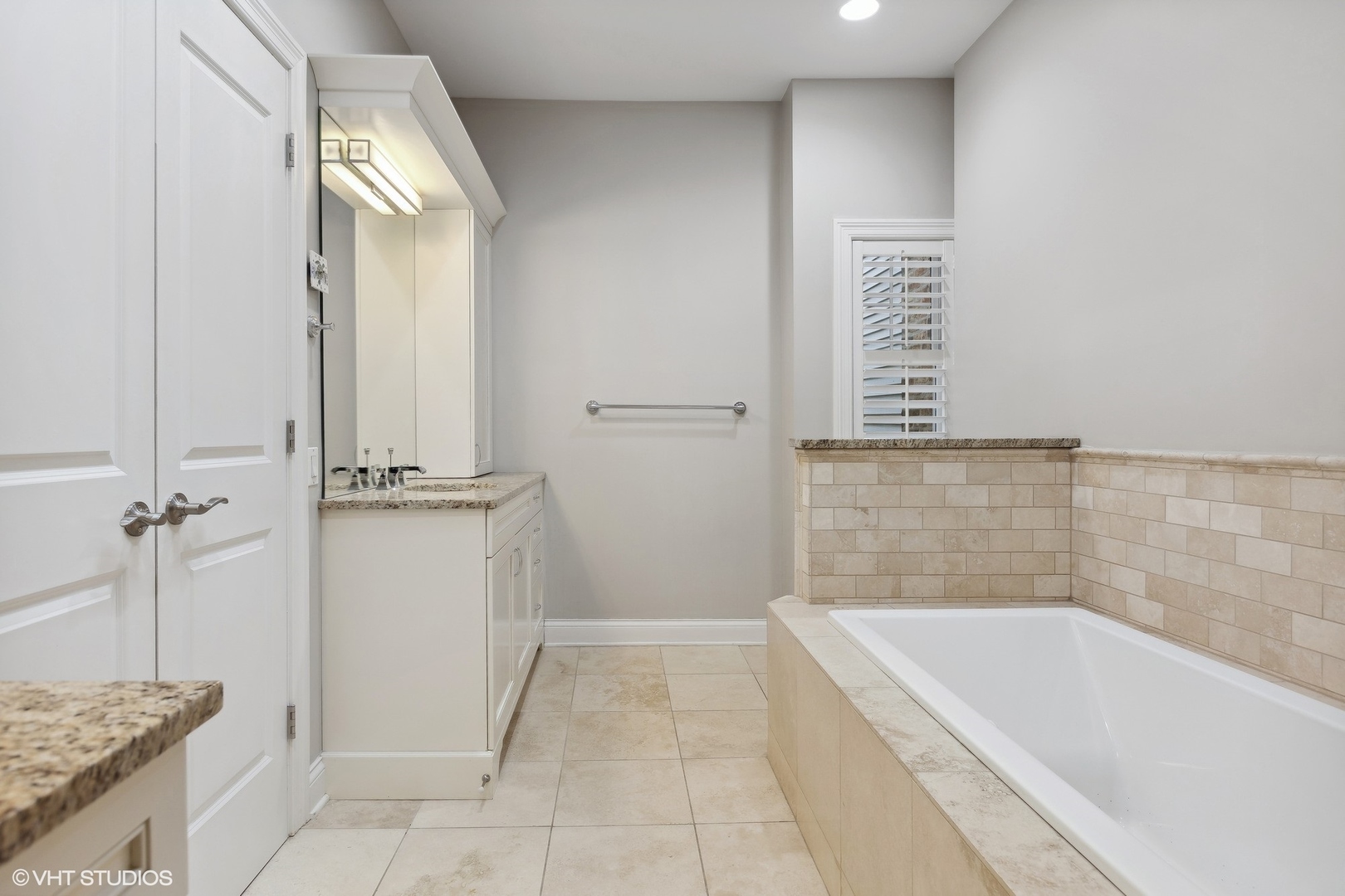 3828 N Paulina Street