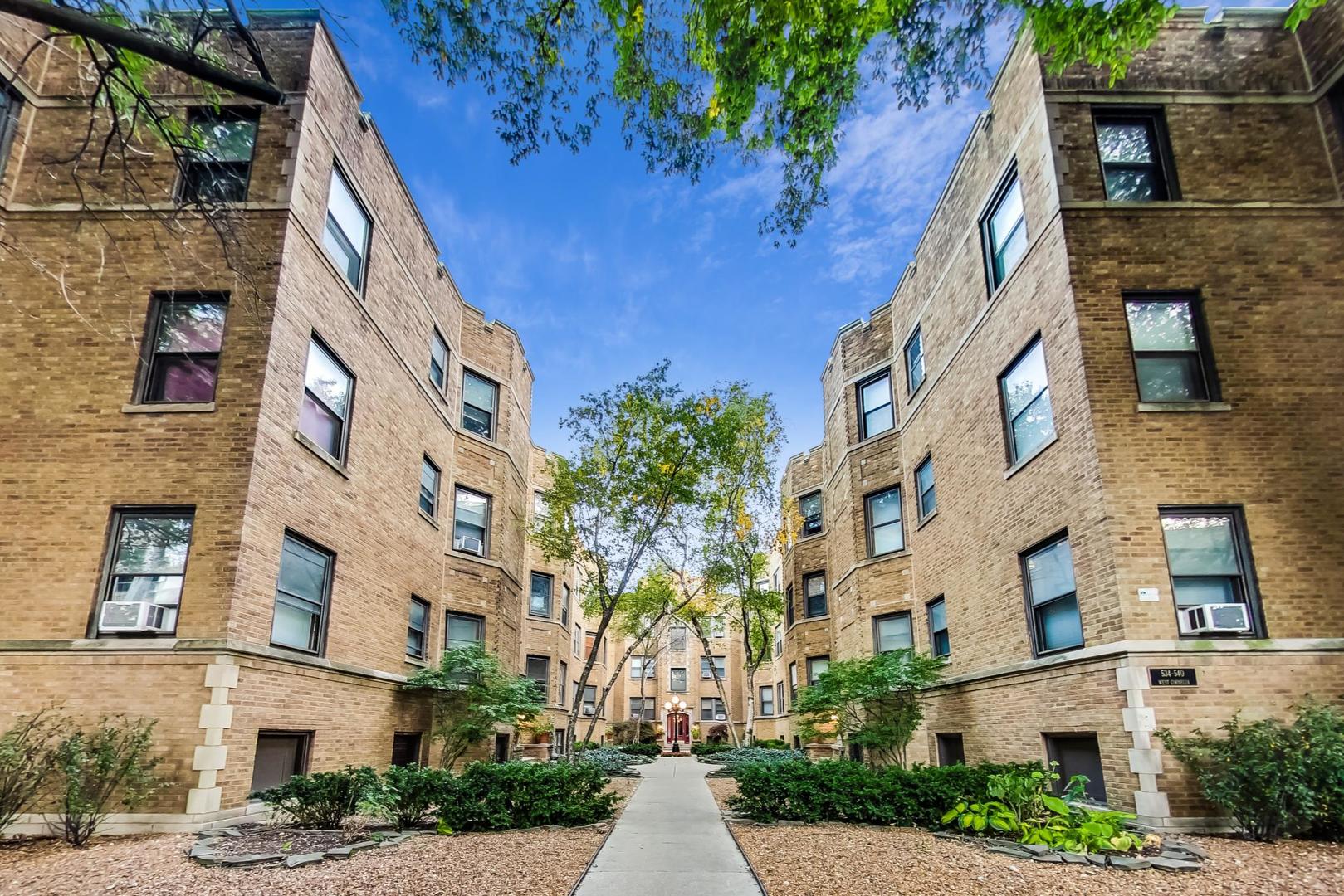 538 W Cornelia Avenue Unit: 3S