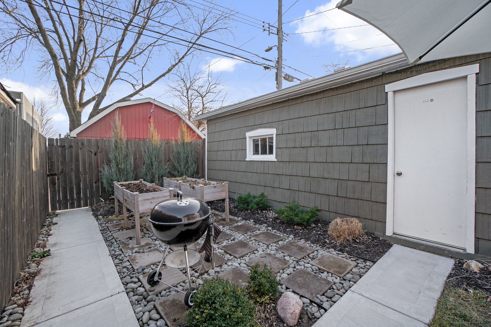 5809 W Waveland Avenue