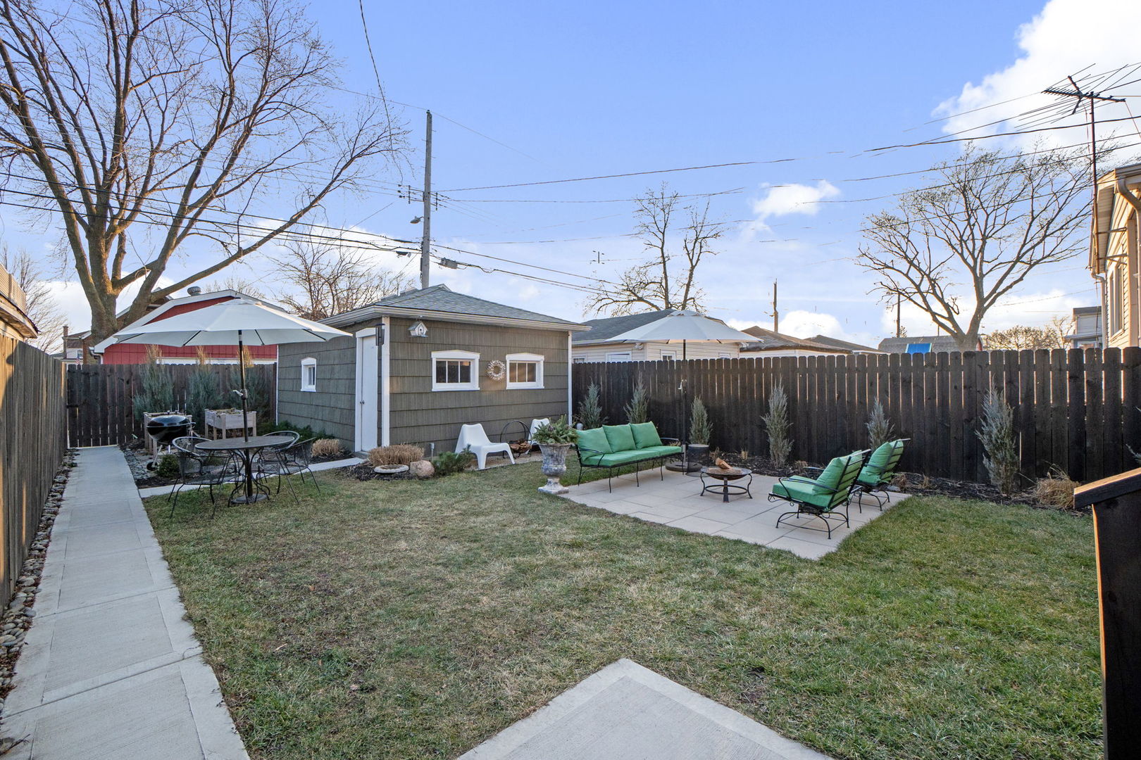 5809 W Waveland Avenue