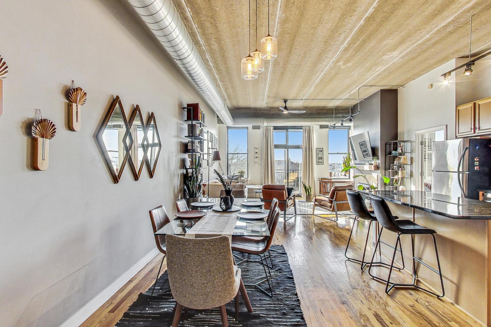 1635 W Belmont Avenue Unit: 604