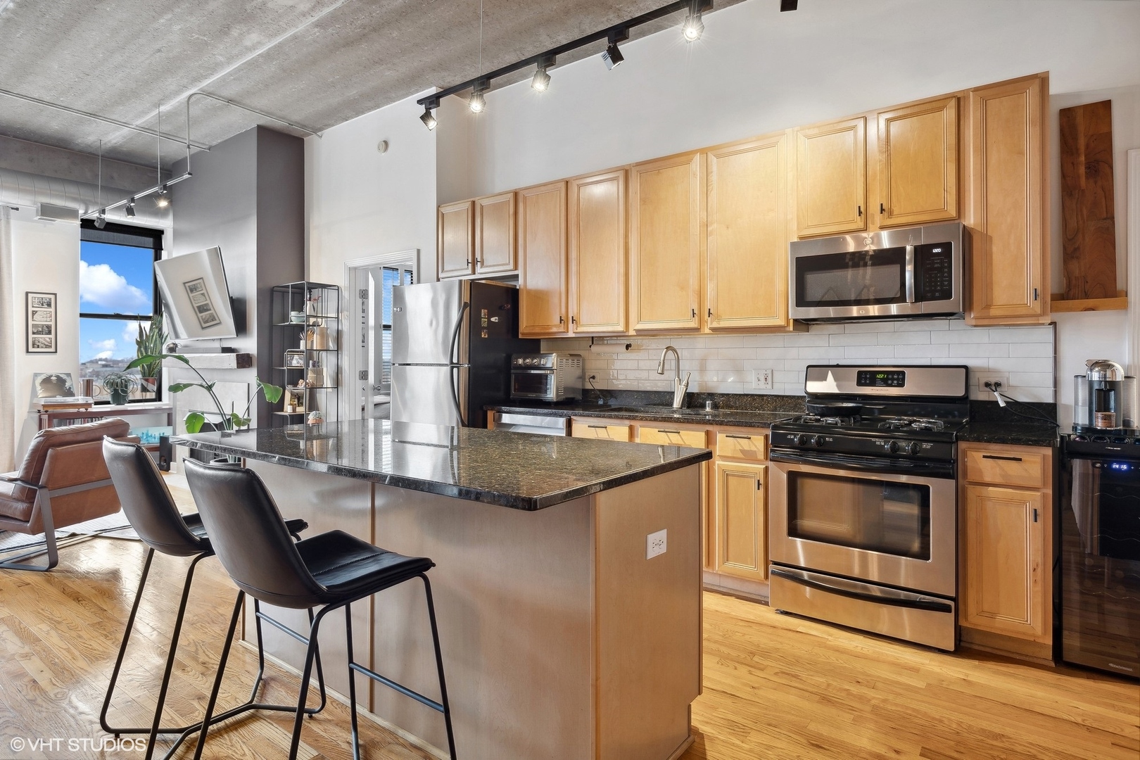 1635 W Belmont Avenue Unit: 604