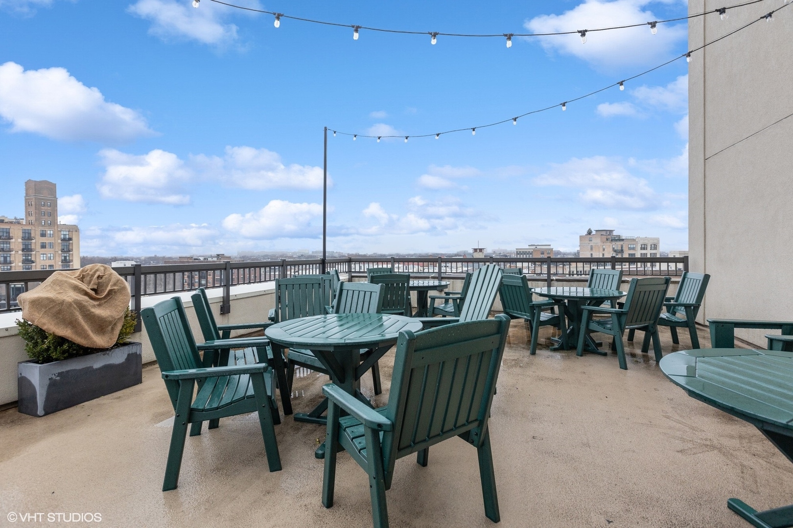 1635 W Belmont Avenue Unit: 604