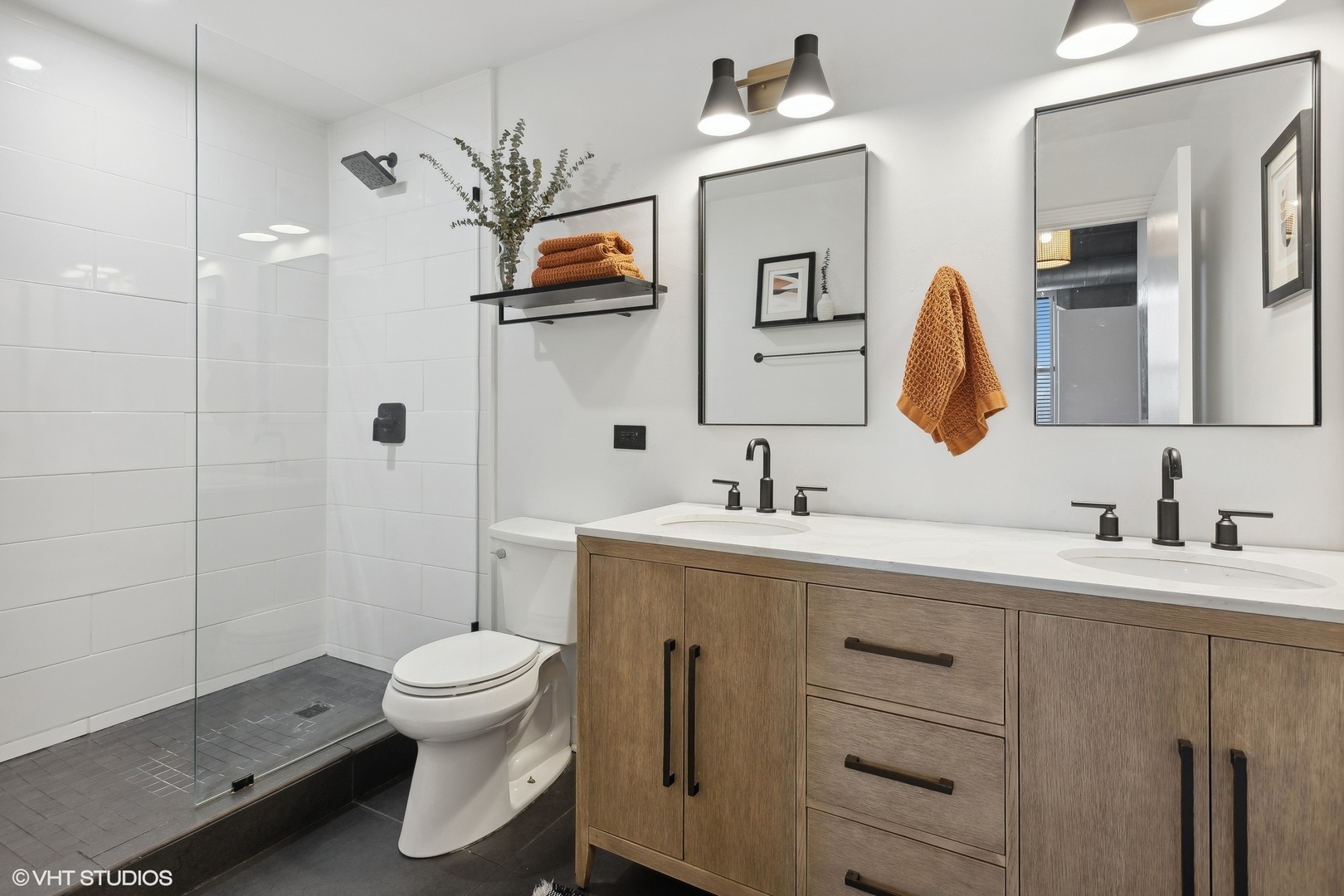 1635 W Belmont Avenue Unit: 604