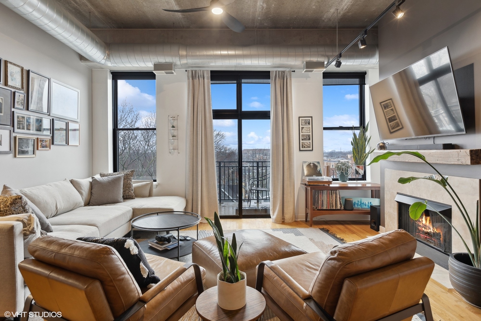 1635 W Belmont Avenue Unit: 604