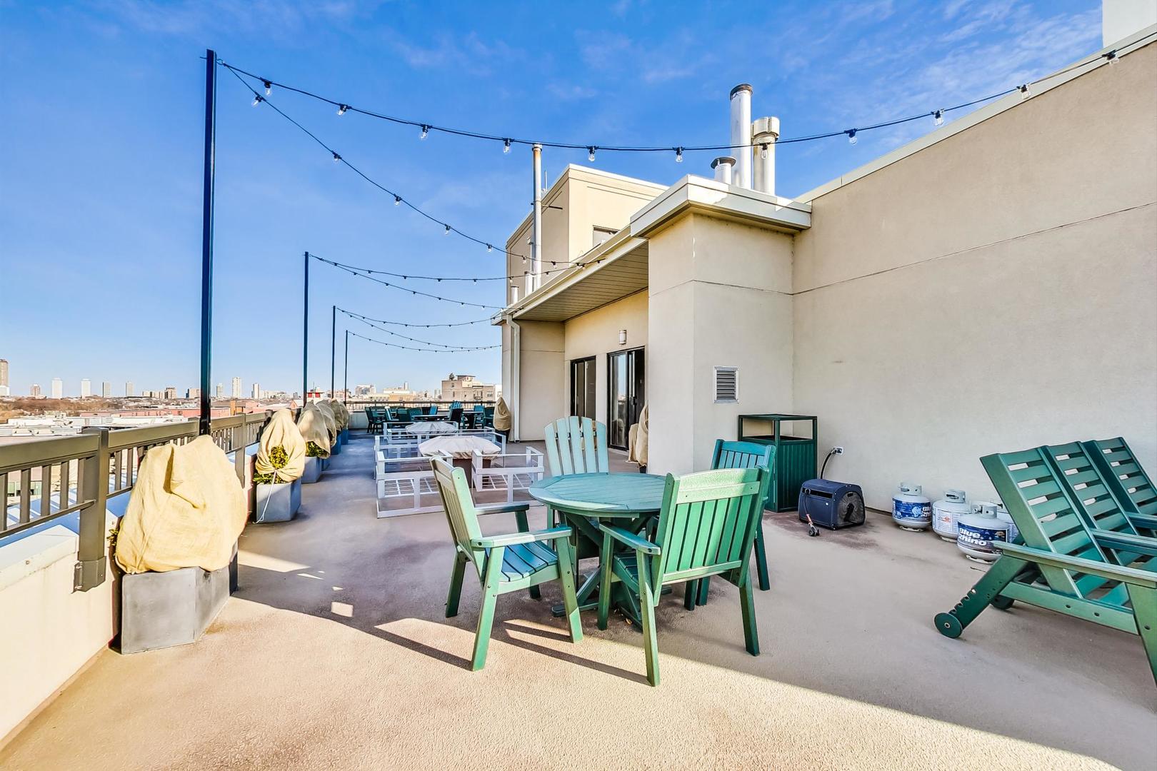 1635 W Belmont Avenue Unit: 604