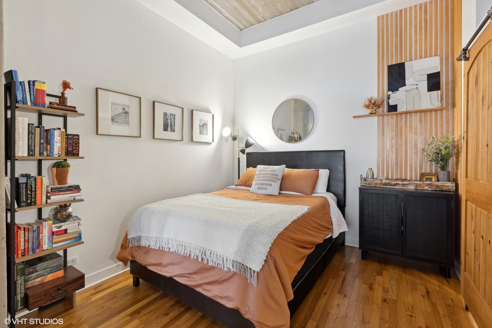 1635 W Belmont Avenue Unit: 604