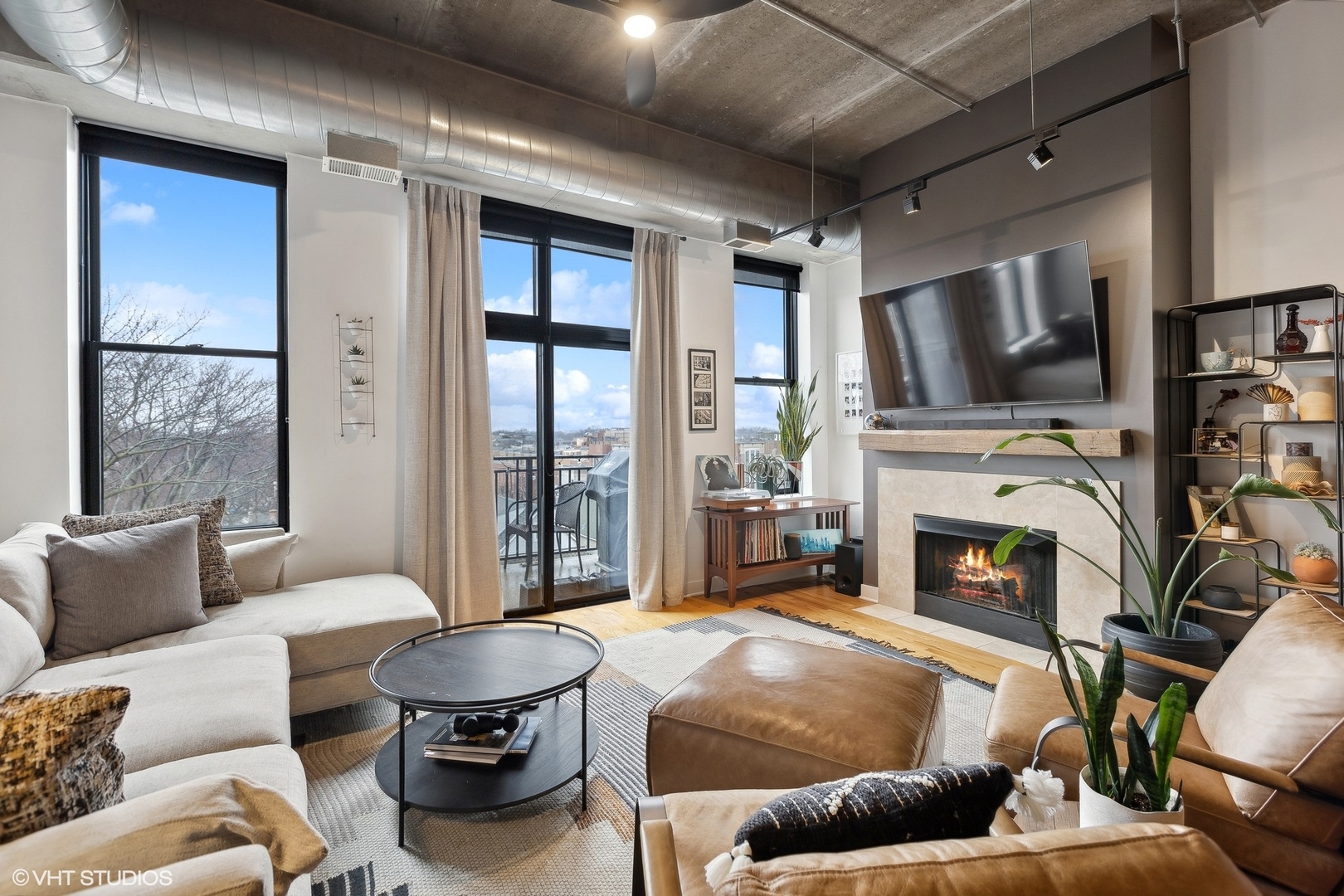 1635 W Belmont Avenue Unit: 604