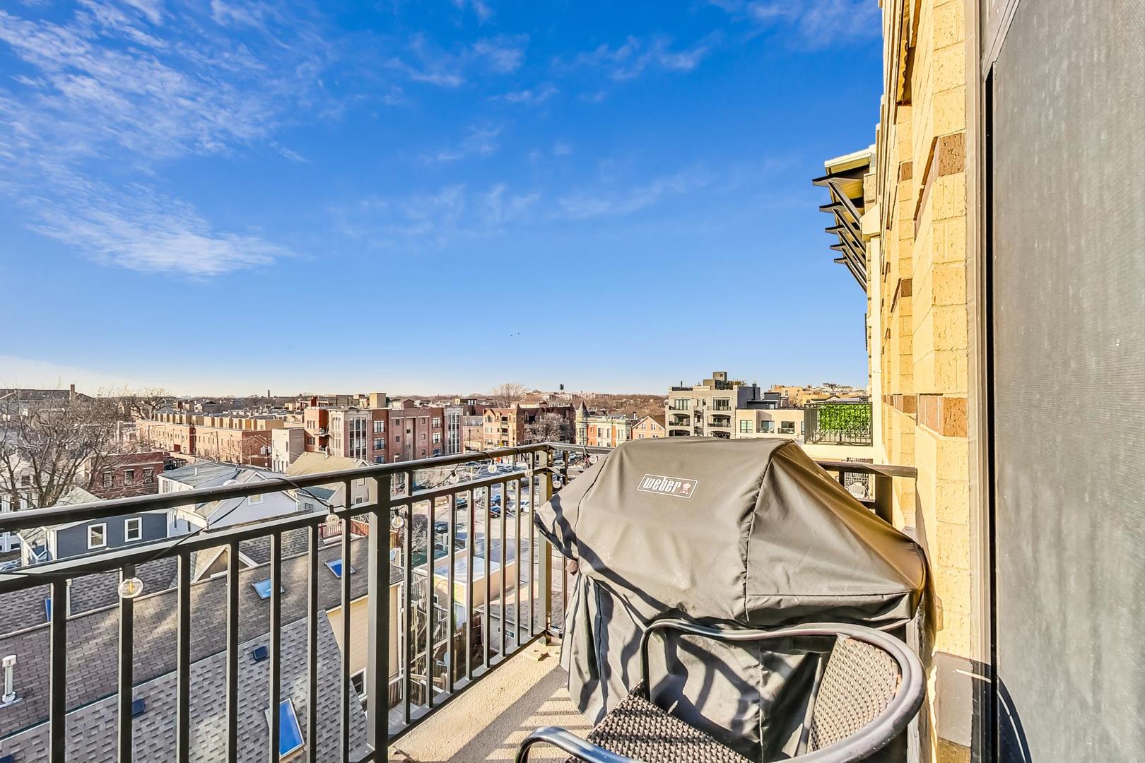 1635 W Belmont Avenue Unit: 604