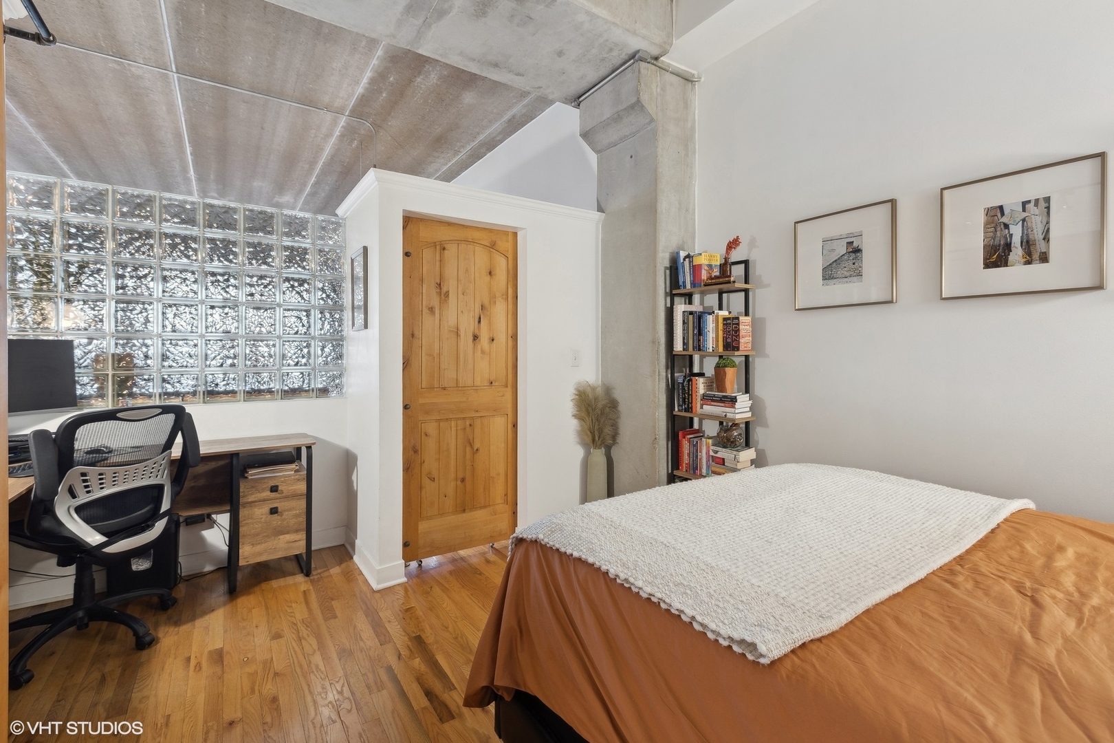 1635 W Belmont Avenue Unit: 604