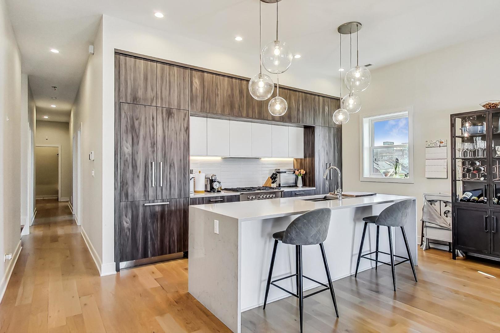 1211 W Belmont Avenue Unit: 3W