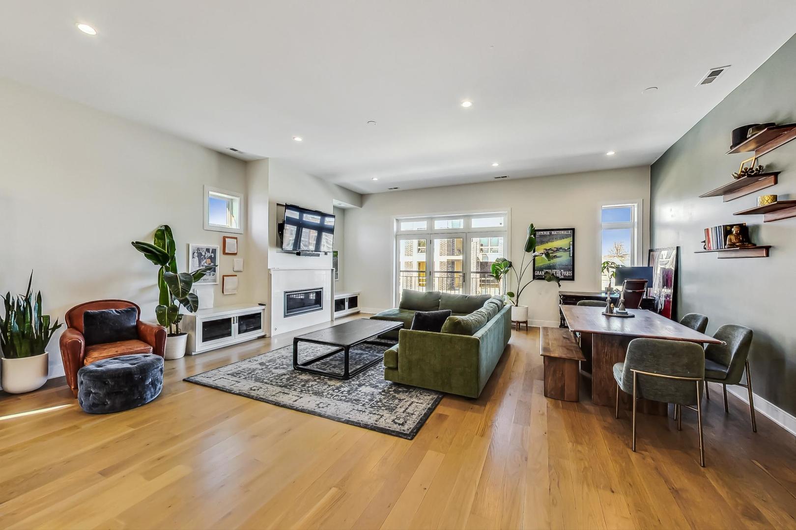 1211 W Belmont Avenue Unit: 3W