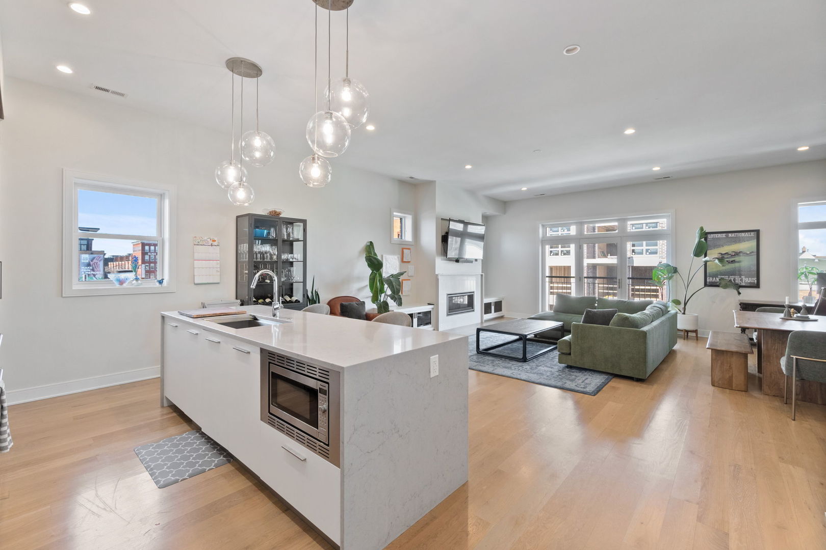 1211 W Belmont Avenue Unit: 3W