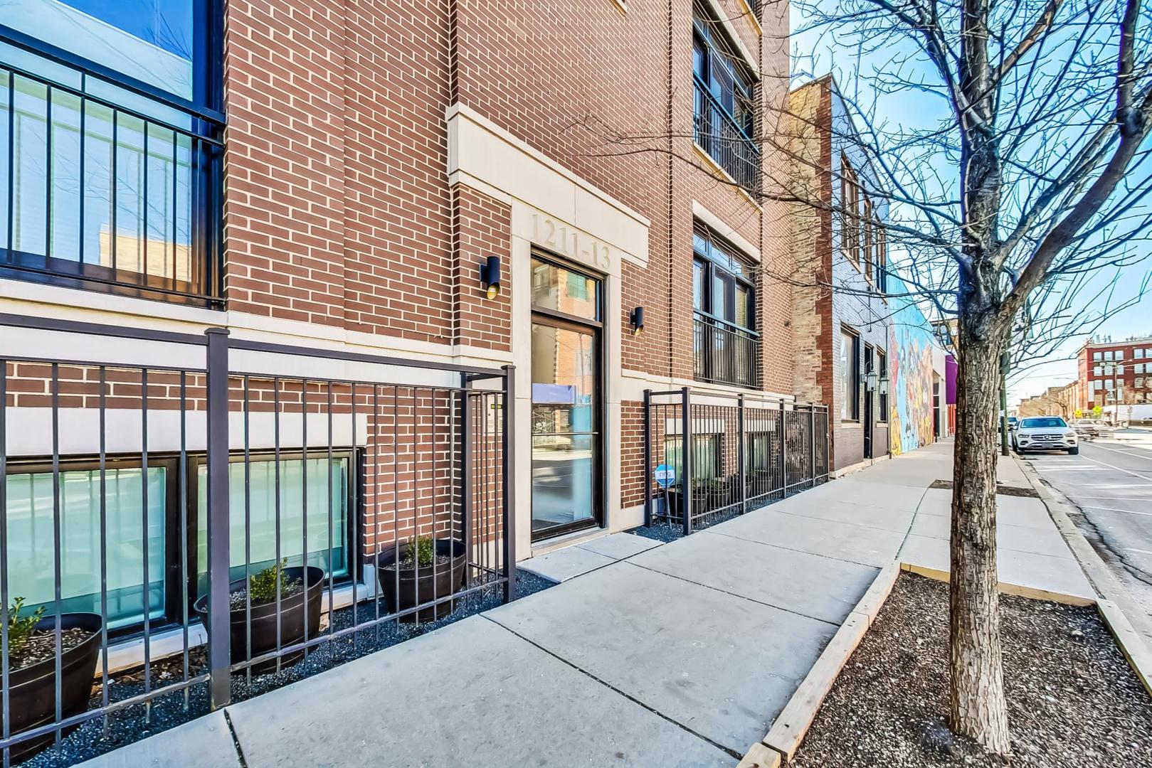 1211 W Belmont Avenue Unit: 3W