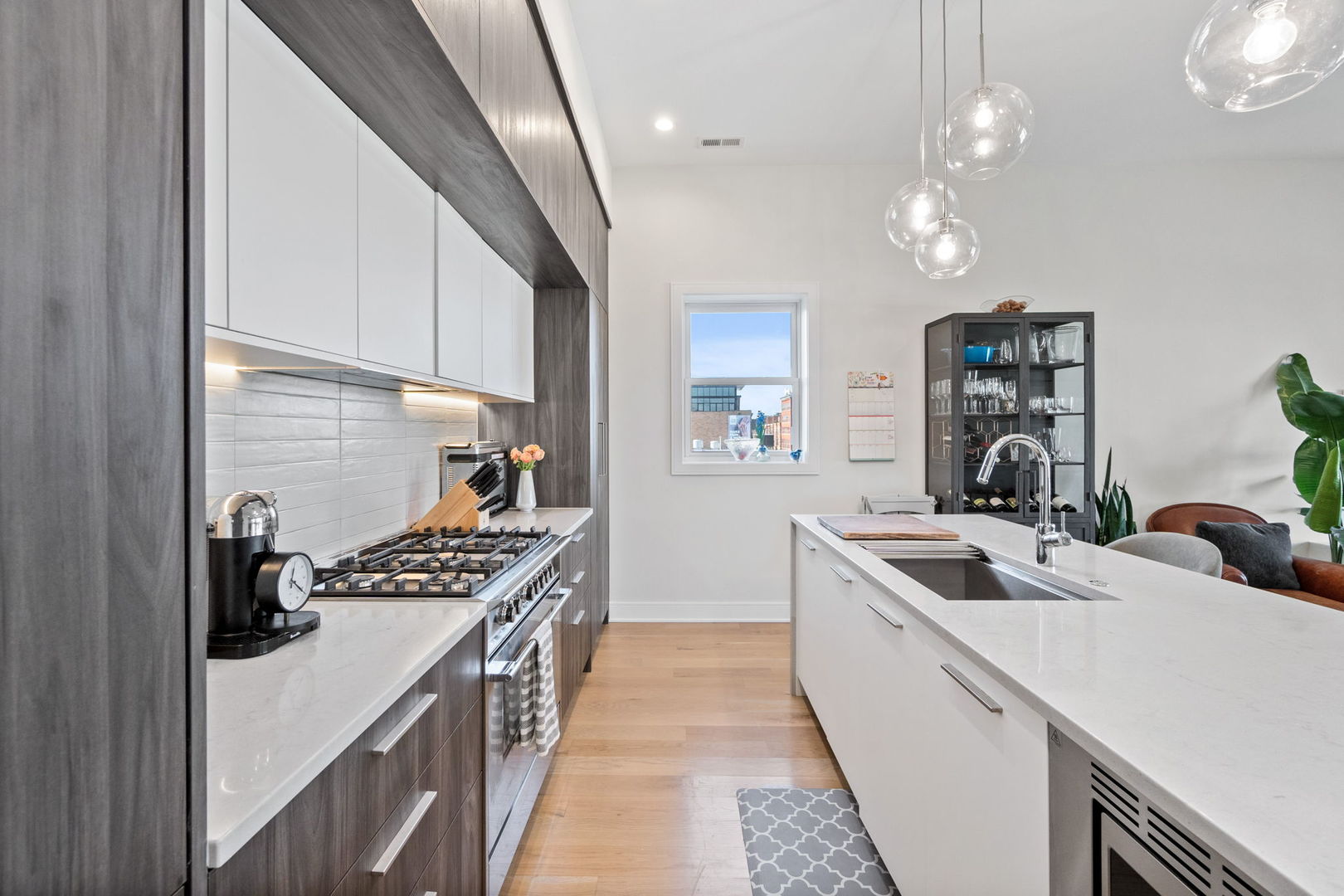 1211 W Belmont Avenue Unit: 3W