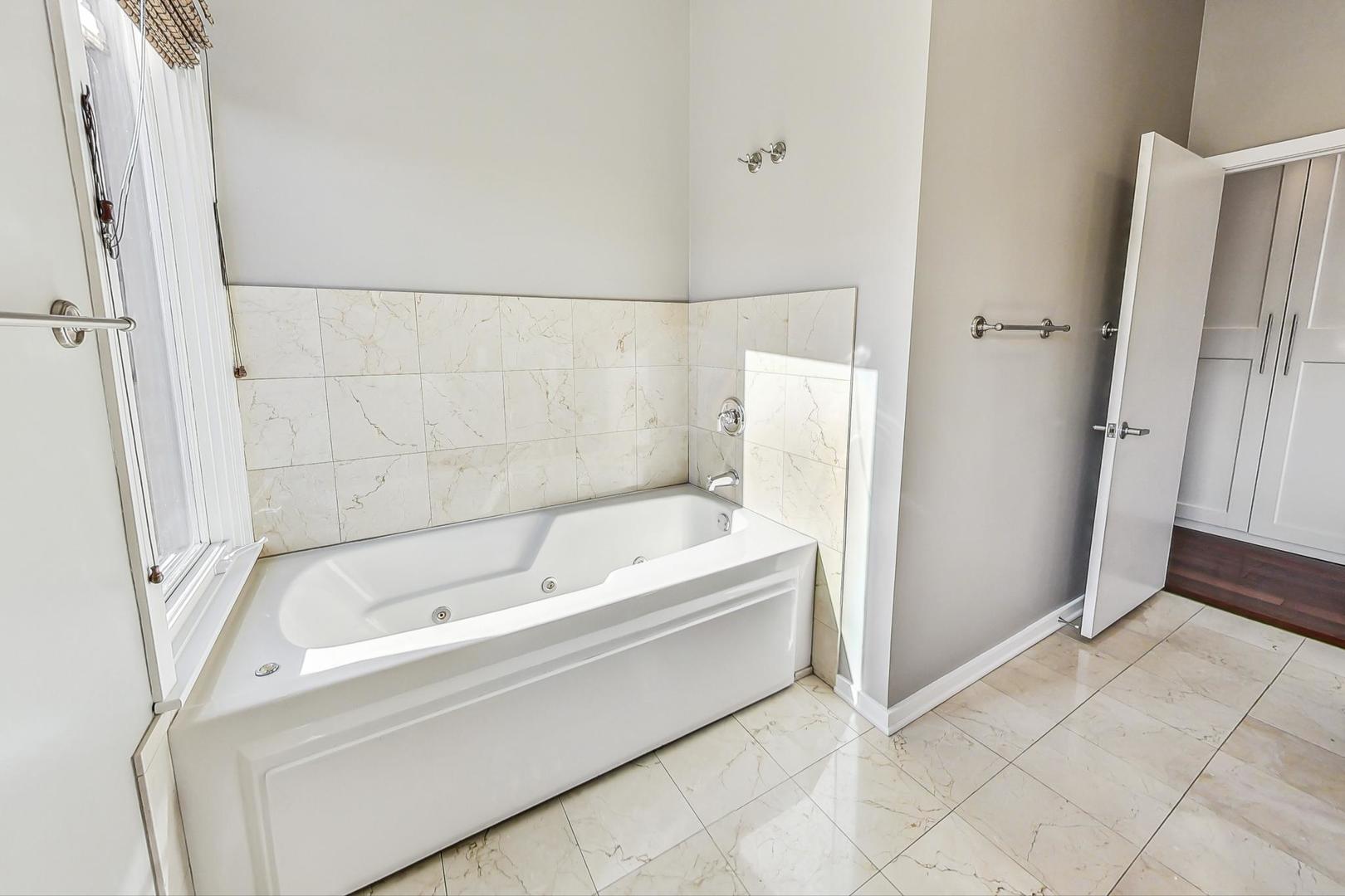 1955 N Leavitt Street Unit: 2A