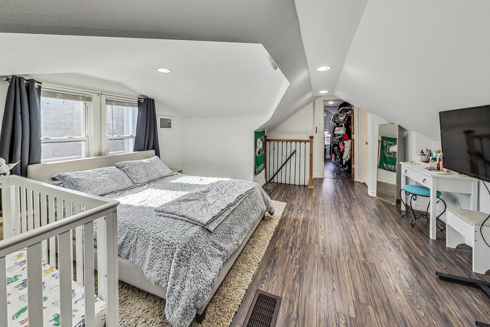 5248 N Ludlam Avenue