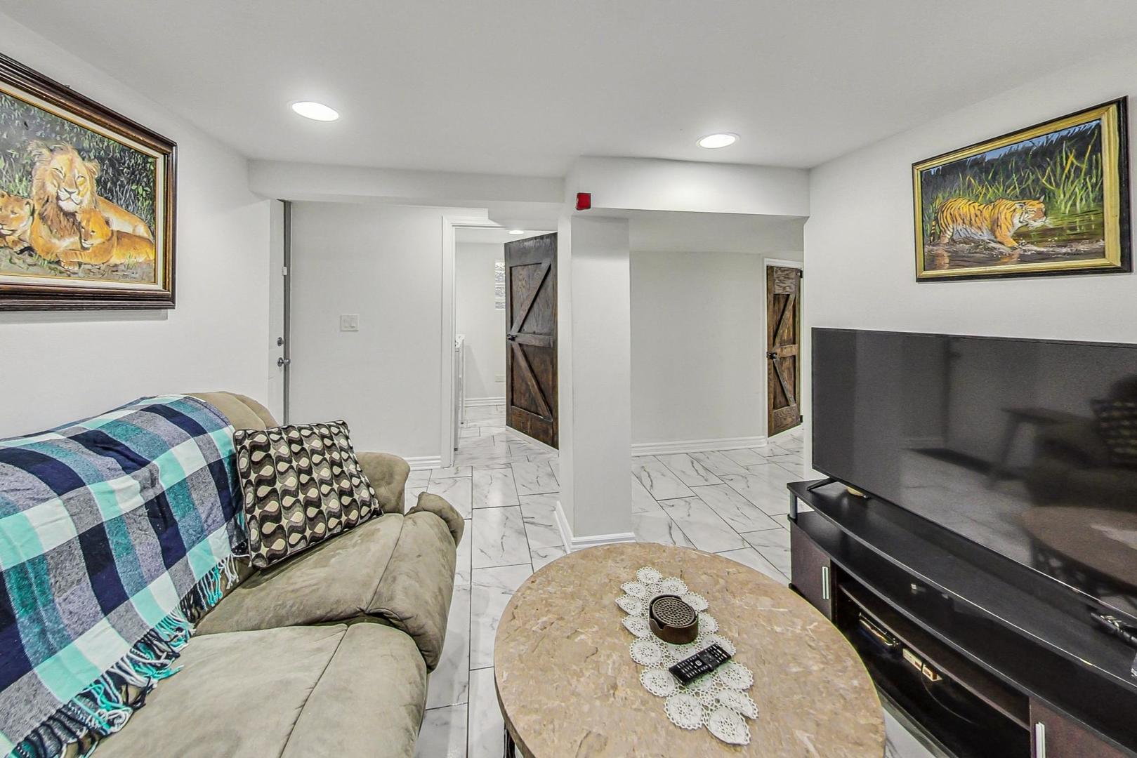 5248 N Ludlam Avenue