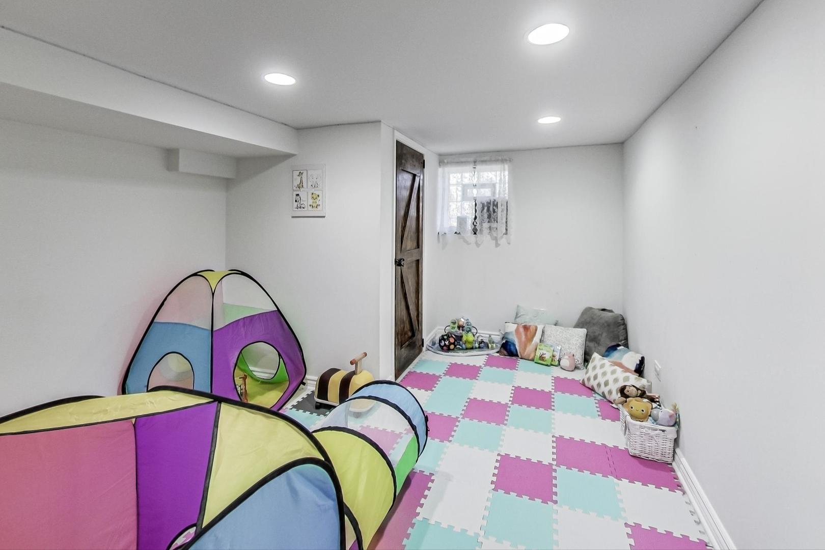 5248 N Ludlam Avenue