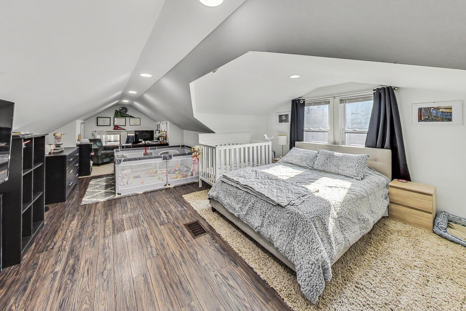 5248 N Ludlam Avenue