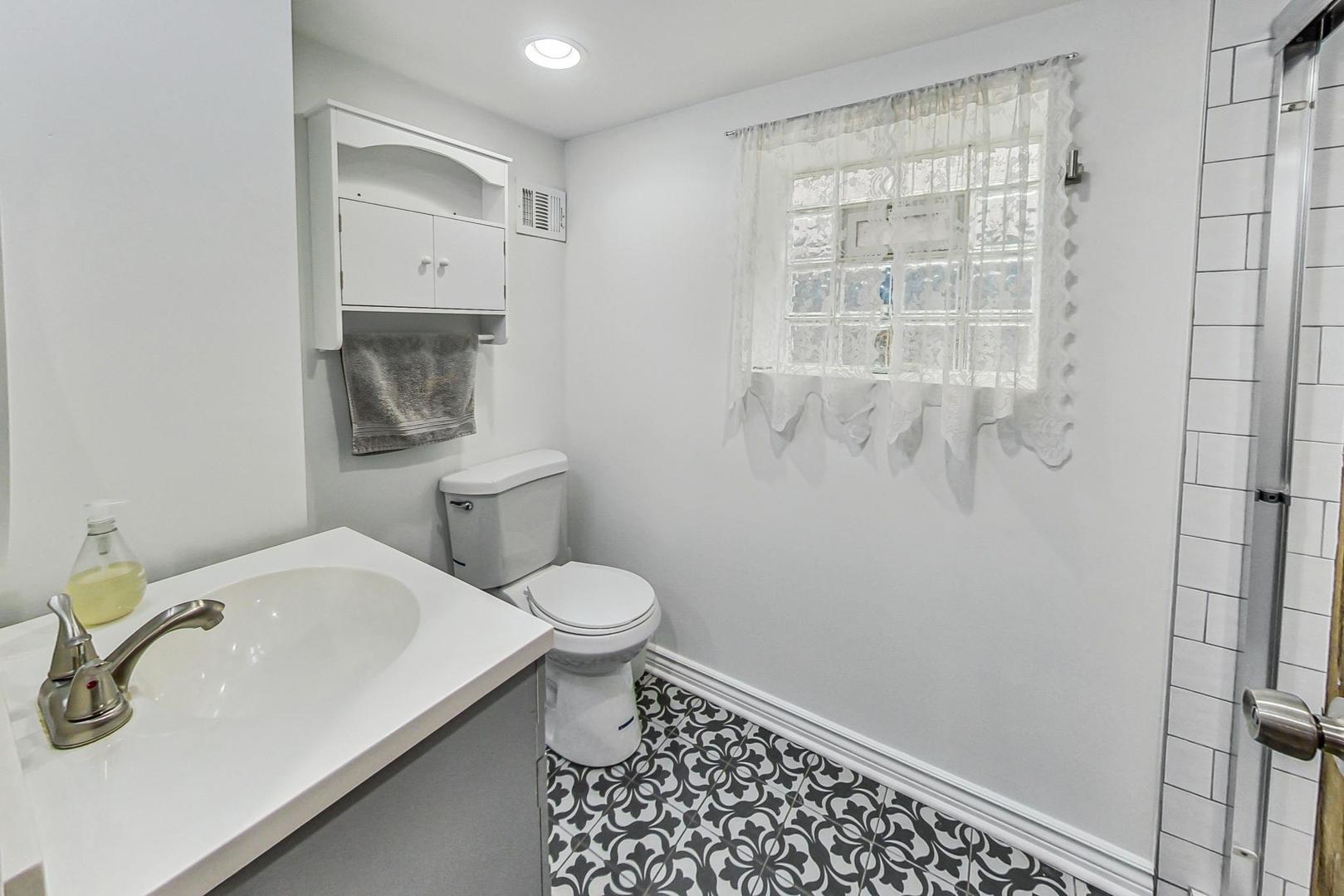 5248 N Ludlam Avenue