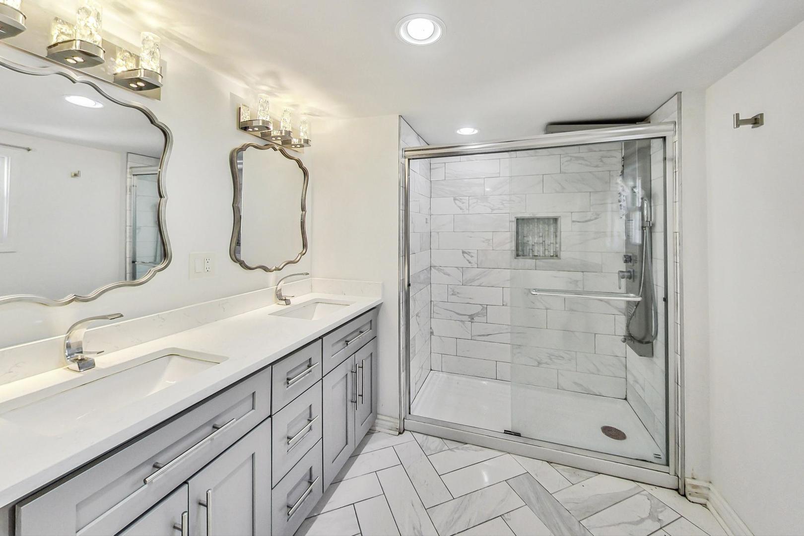 5248 N Ludlam Avenue