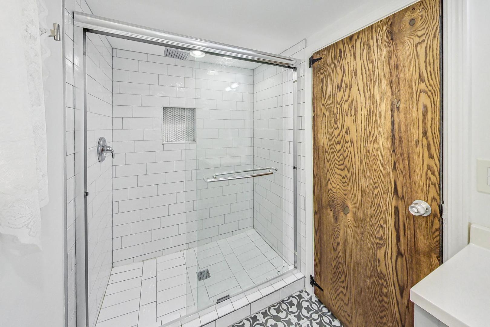 5248 N Ludlam Avenue