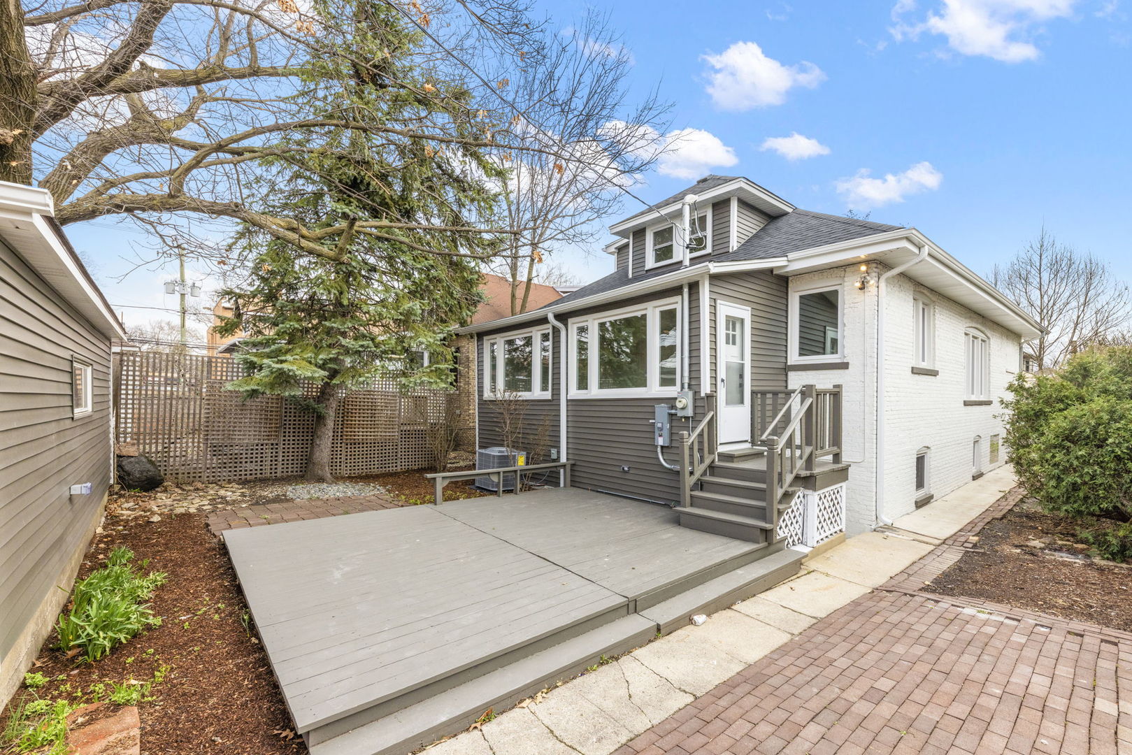 1225 N Harvey Avenue