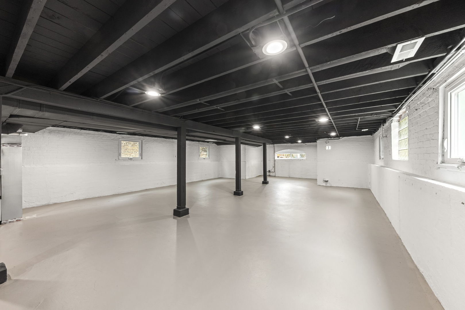 1225 N Harvey Avenue