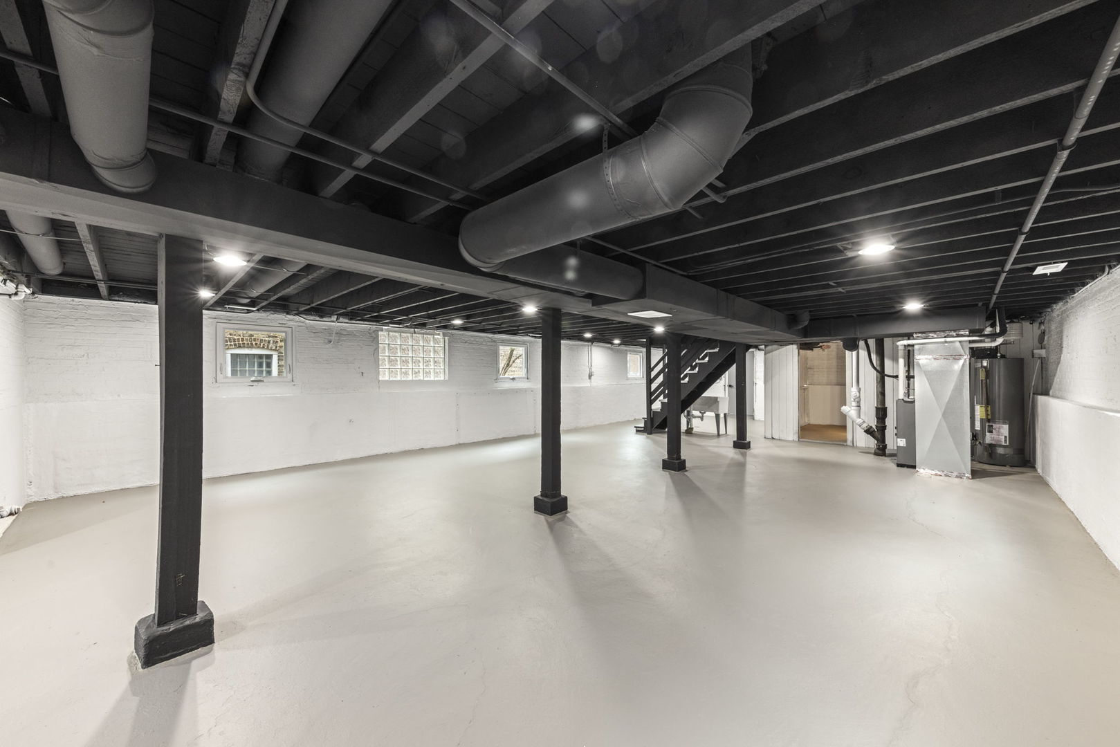 1225 N Harvey Avenue