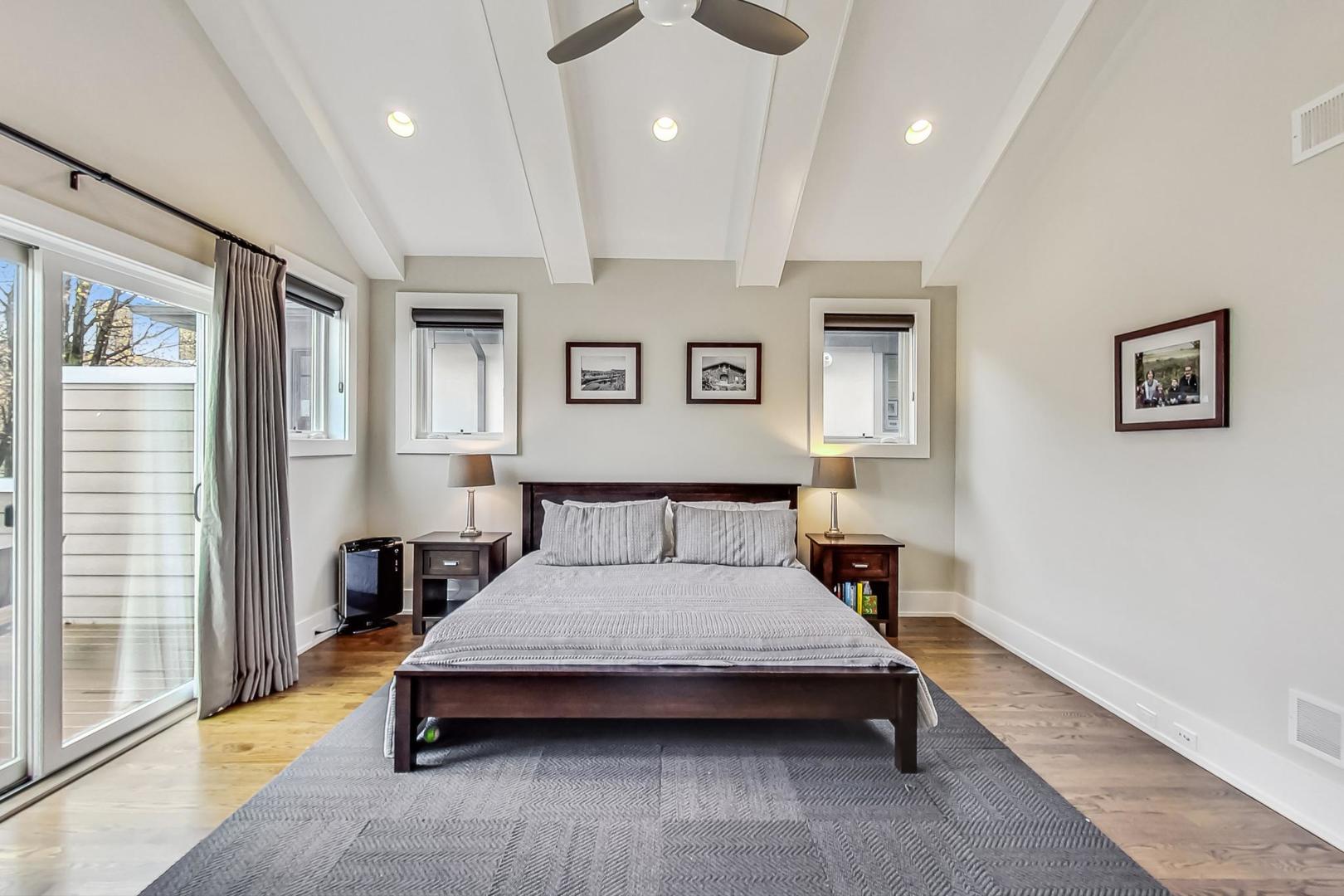 4539 N Seeley Avenue